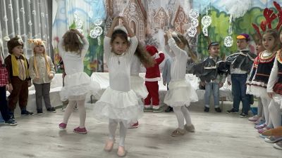 "Зимна приказка" - тържество в група "Смехорани" - ДГ Слънце - Ботевград