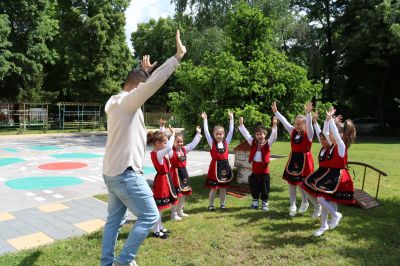 Народни танци - открит урок - ДГ Слънце - Ботевград