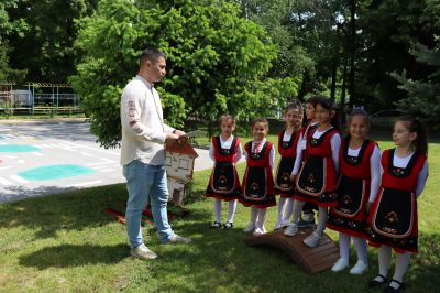 Народни танци - открит урок - ДГ Слънце - Ботевград